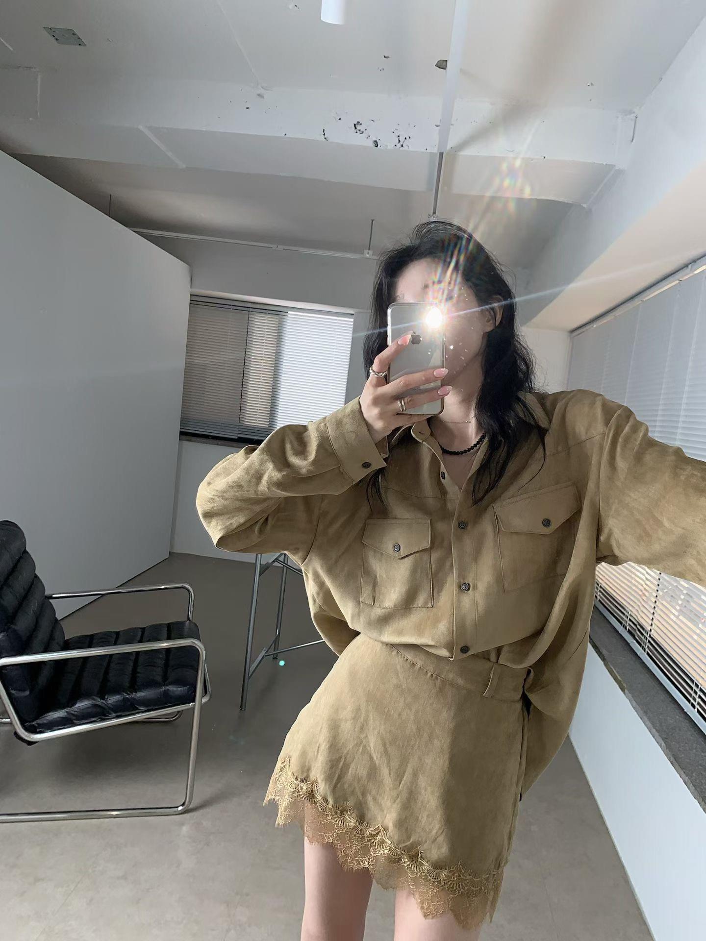 下擺蕾絲麂皮褲裙